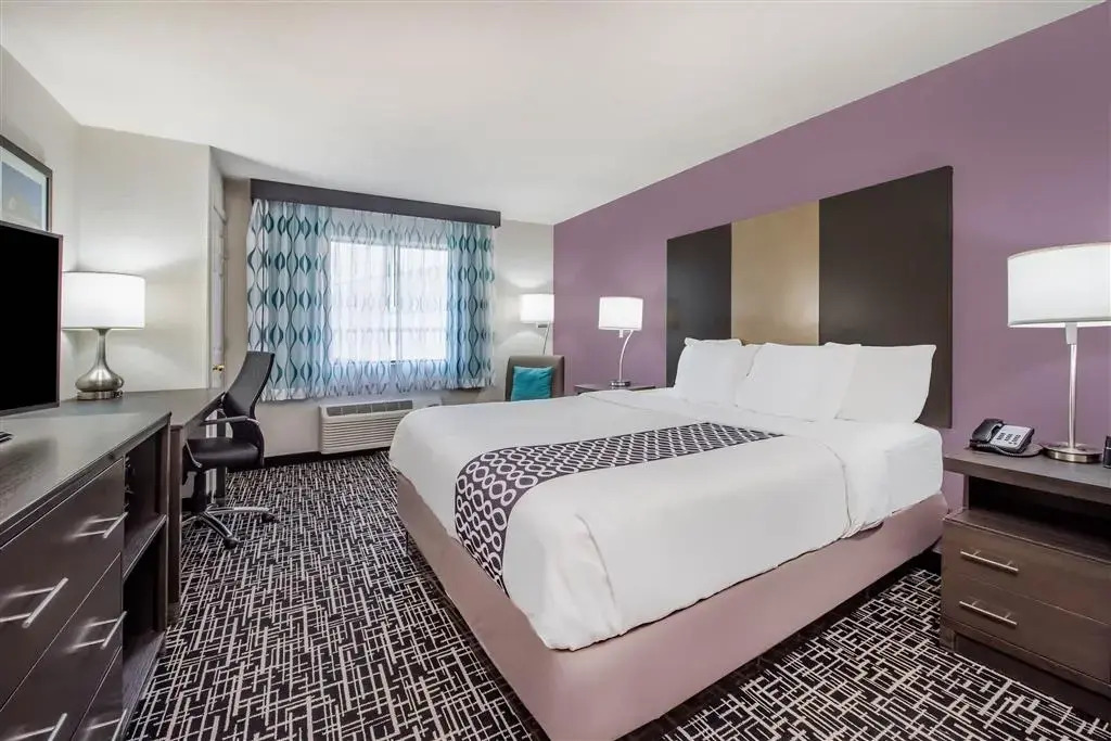 La Quinta Inn & Suites by Wyndham Fairborn Wright