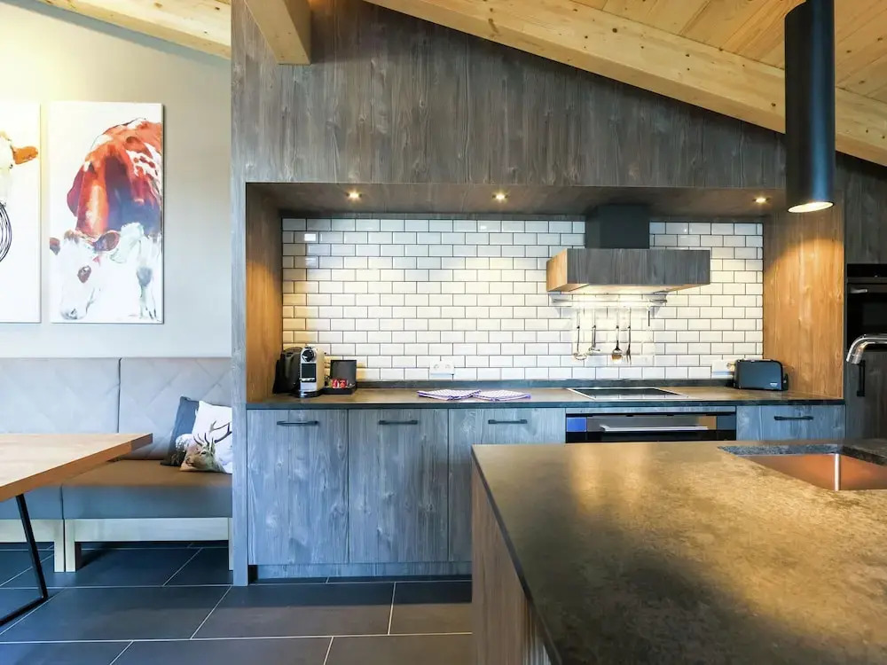 Lush Apartment in Kaprun with Sauna, Hot Tub & Views