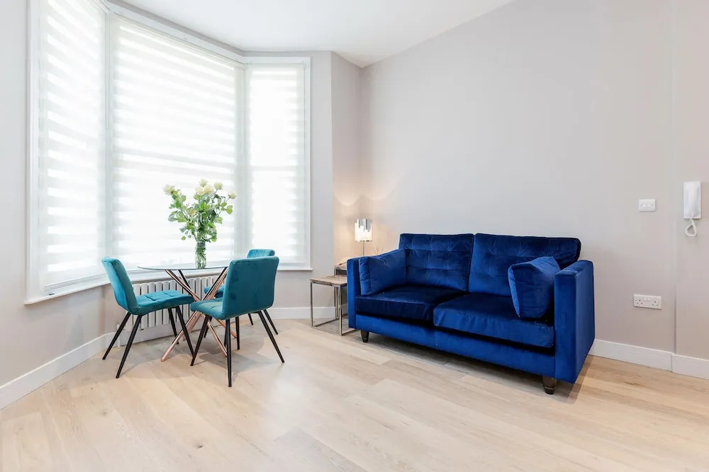 Stylish 2bed 2bath in Notting Hill
