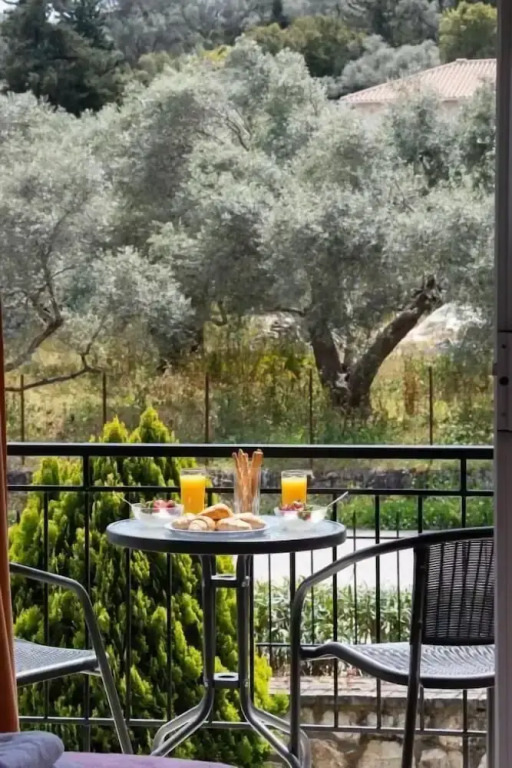 Amarandos Inn
