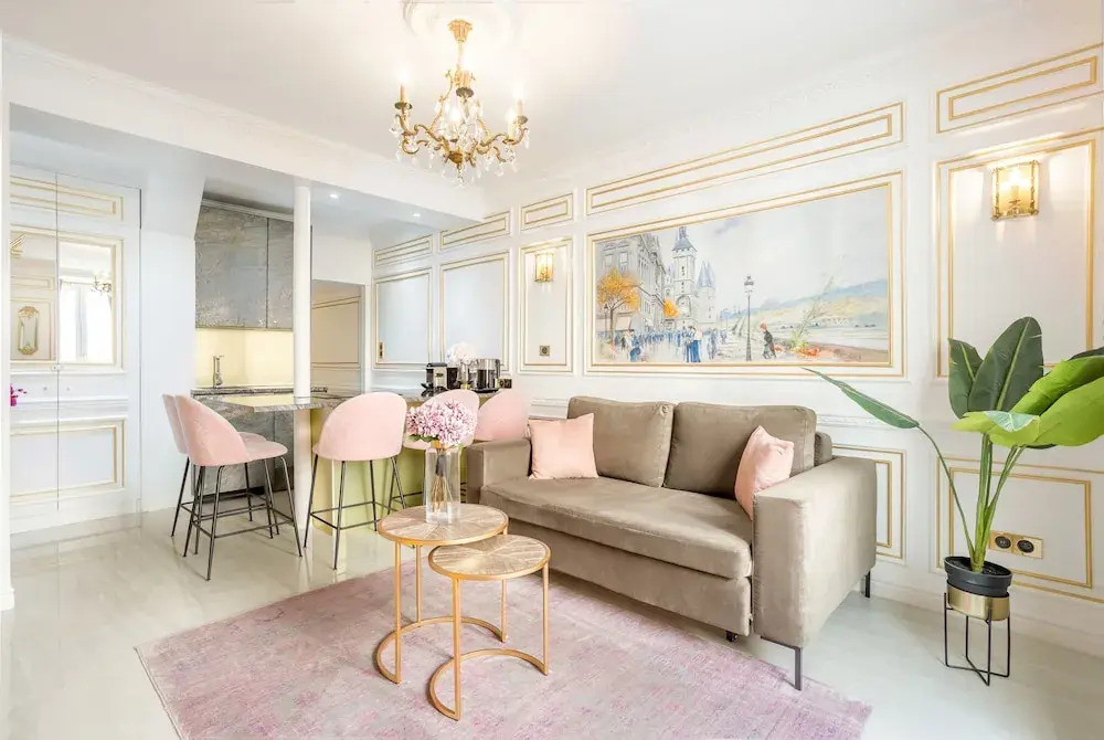Luxury 2 Bedroom Apartment  Eiffel Tower