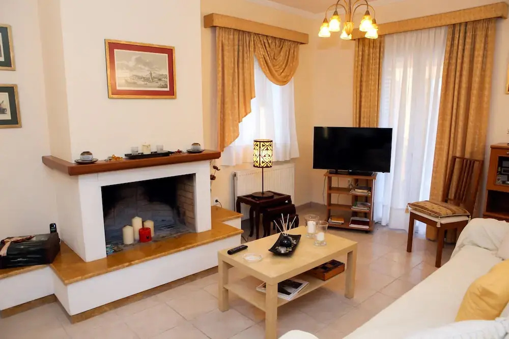 Lefkes House