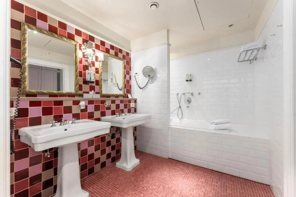 Bordeau Canal Suites