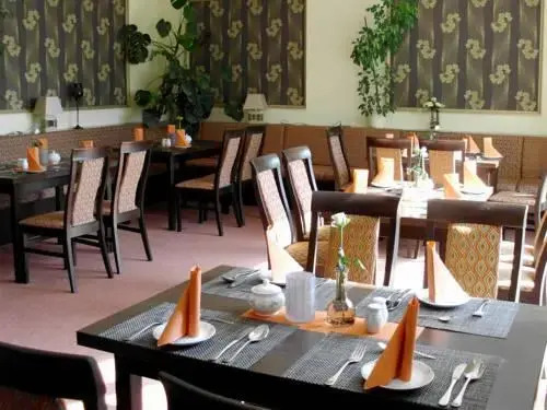 Mucha OHG Hotel Sembziner Hof