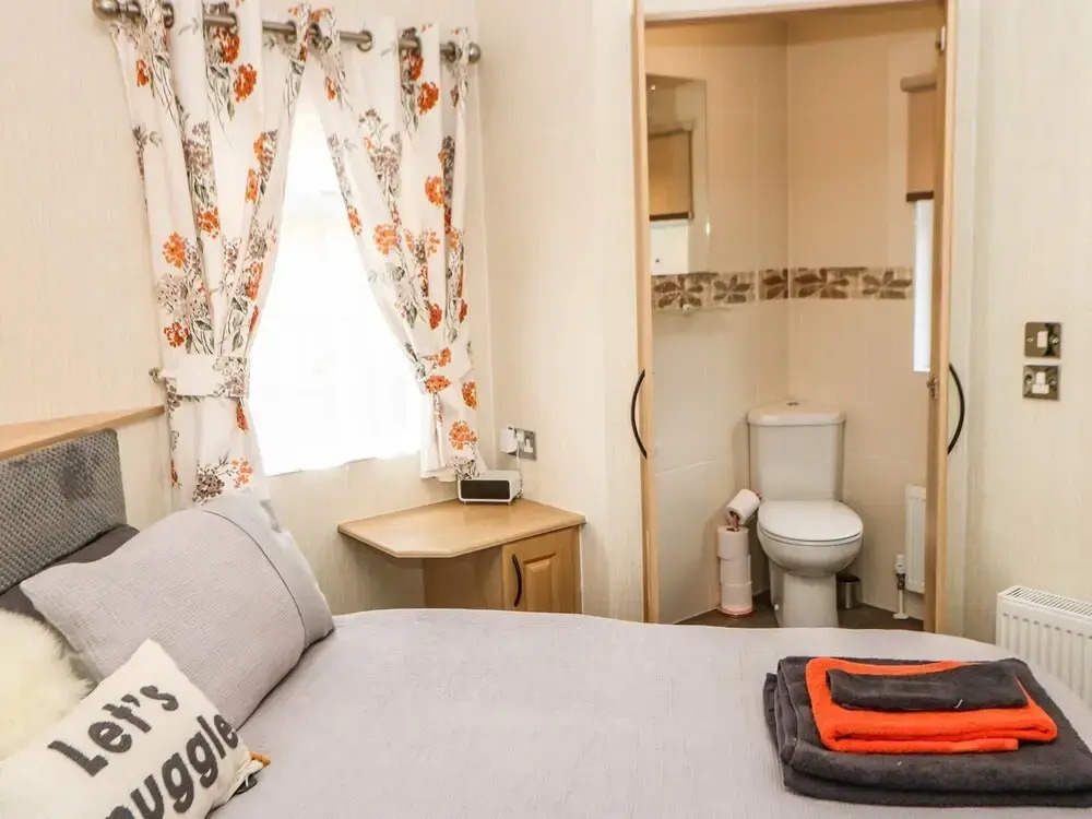 10 Poppy Lodge