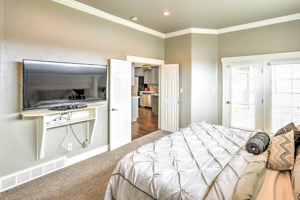 Elegant Smithfield Home w/ Views - 6 Mi to Usu!