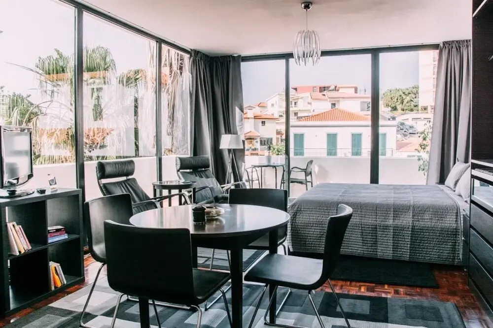 Arts In Apartments Pina