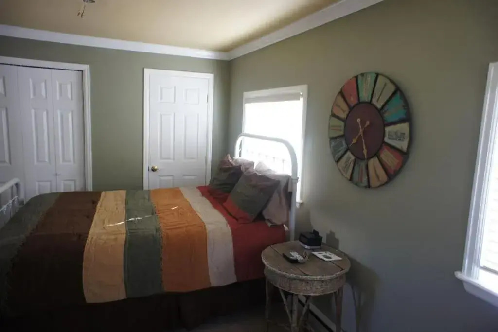 Cozy 1 bedroom cabin Great for couples