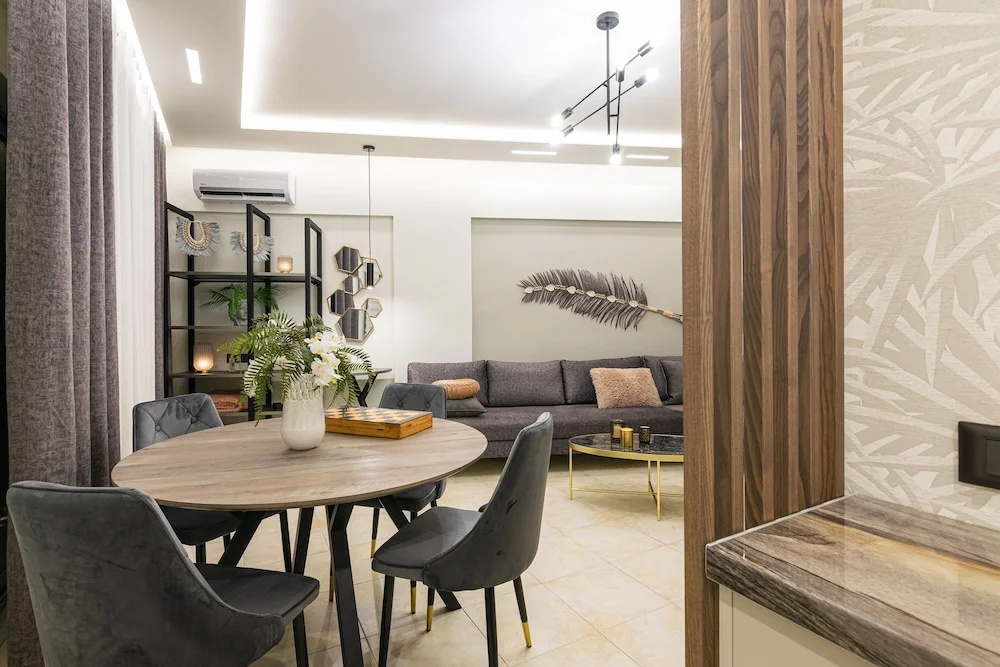 Mouria Studios & Apartments