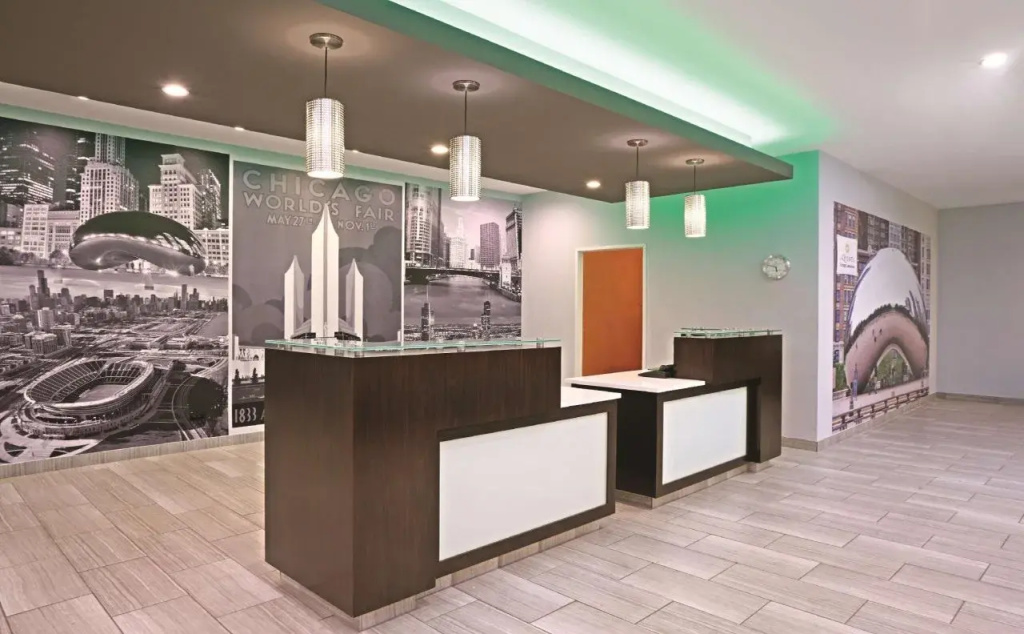 La Quinta Inn & Suites by Wyndham Chicago - Lake Shore
