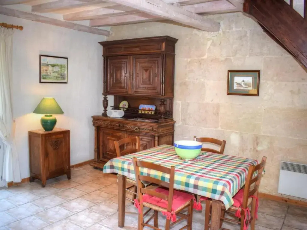 Charmant gîte paysan XIXe avec terrasse et jardin bordé par un ruisseau, à 1,5 km dAzay-le-Rideau - FR-1-381-417