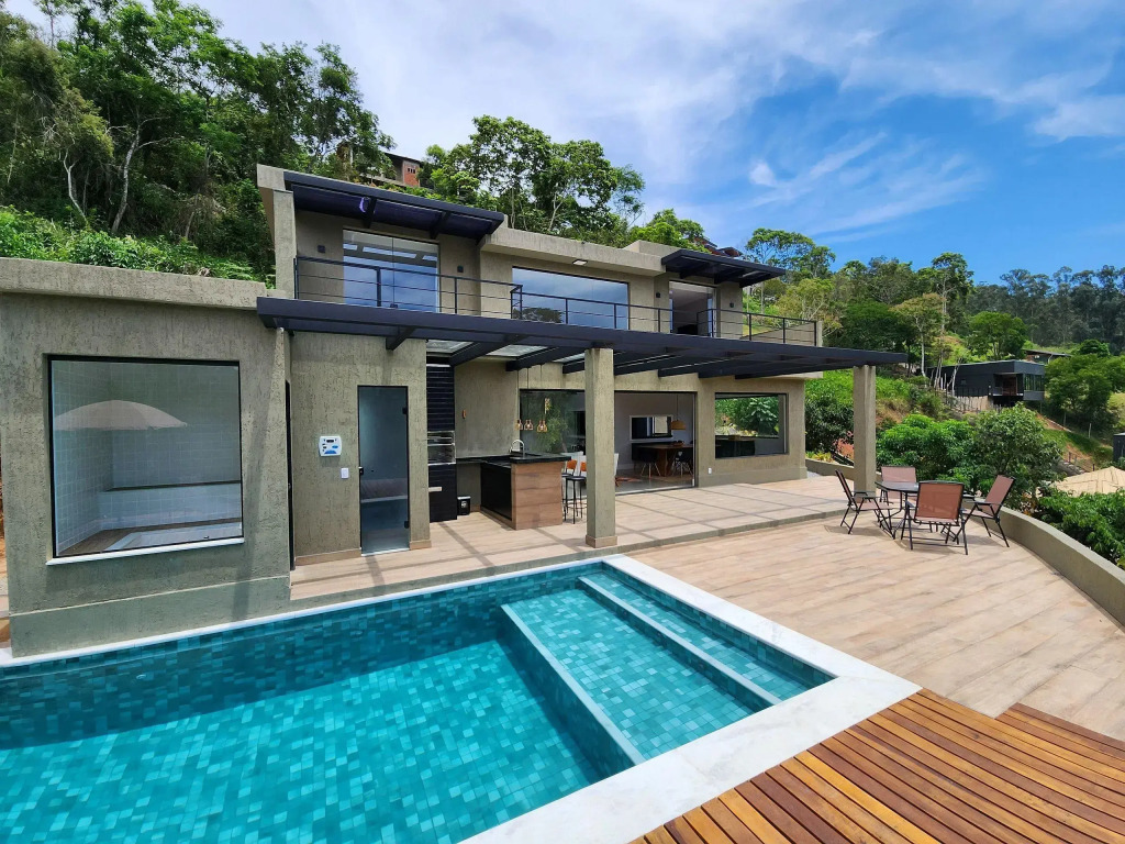 Casa Linda Em Itaipava, 4 Suítes, Sauna, A/c
