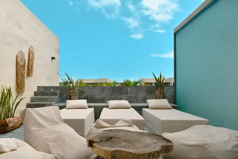 Because Location Really is Everything Gorgeous Penthouse With Fast Beach Access and Free Shuttle to the Beach Club