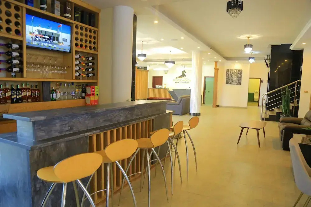 Black Horse Hotel Apartment