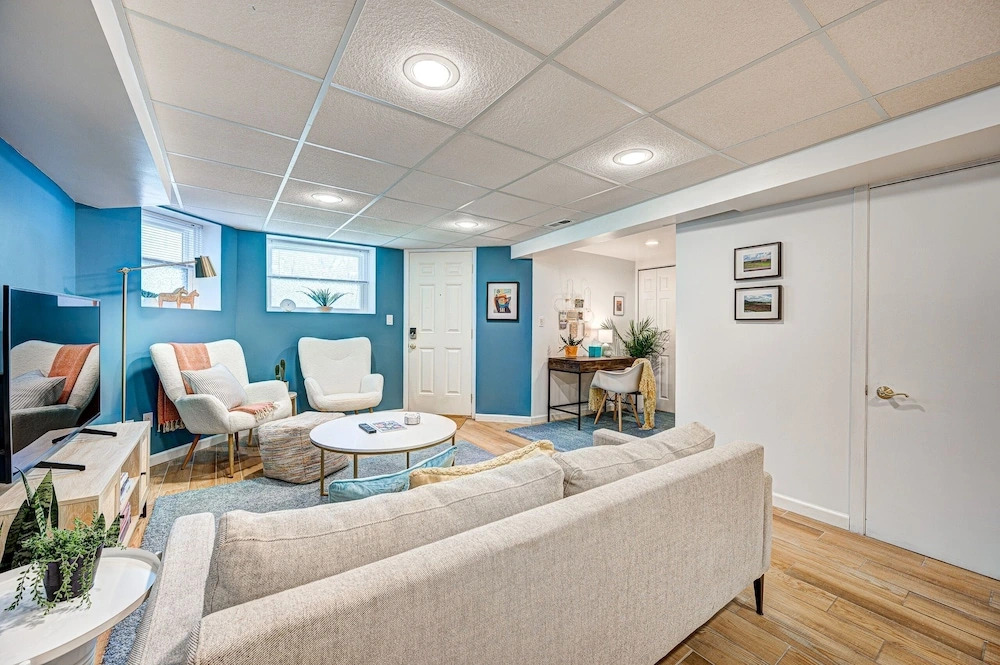Centrally Located Swedish Design Andersonville 2bd by AllSet Turnover