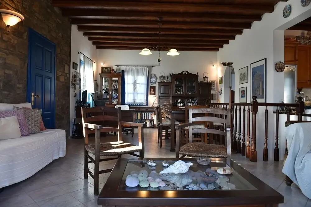Sophia Villa Paros - Beachfront Villa at Lolantonis