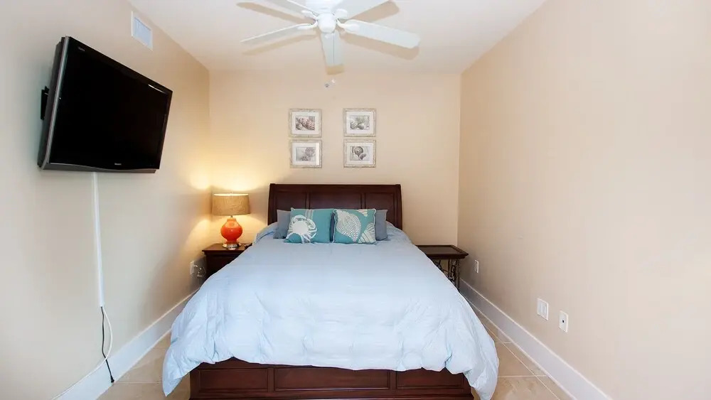 Four Bedroom Condo, Spacious Balcony Overlooking Gulf - Unit Crc1210