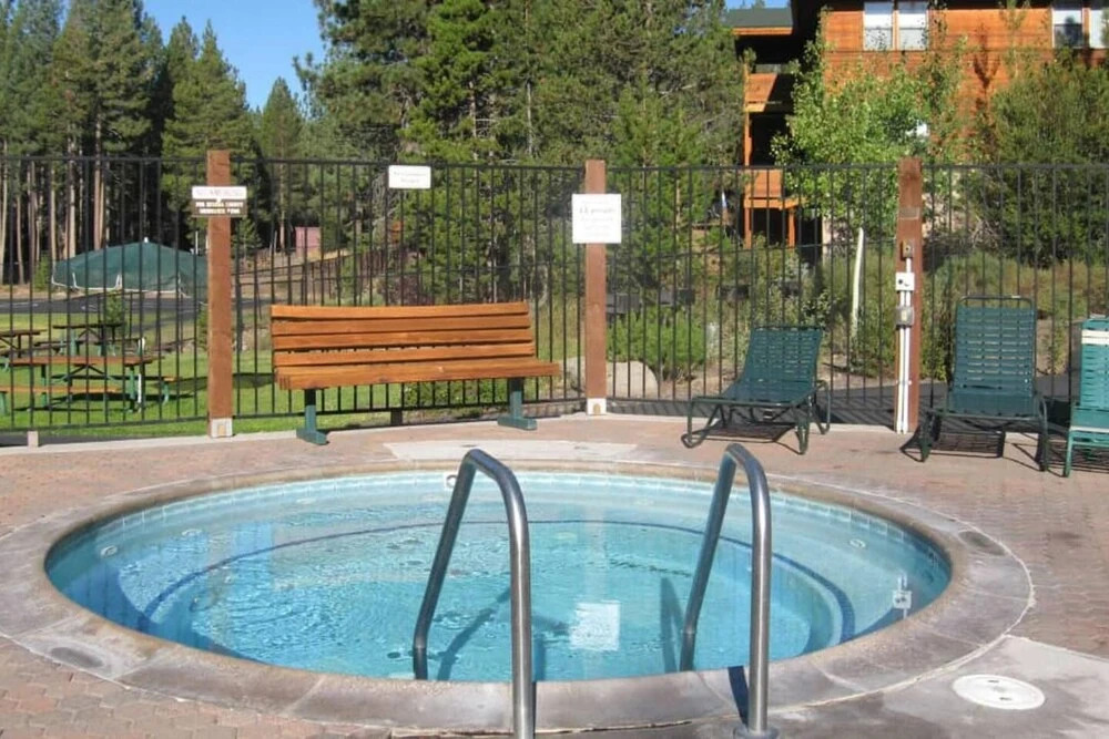 Classic 3 BR / 2 BA Near Tahoe Donner Ski Area!