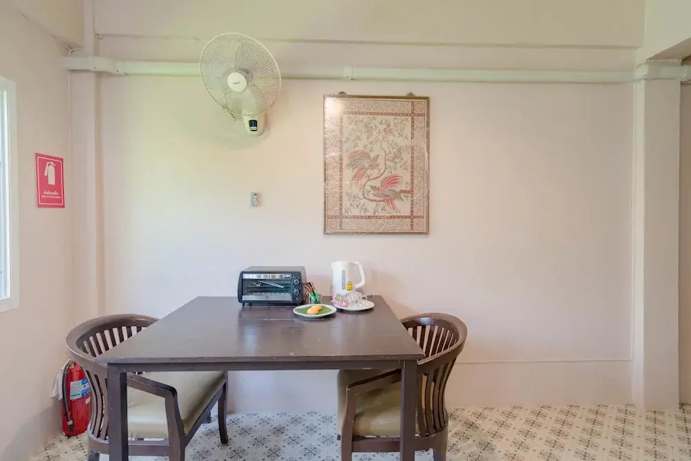 C207 Rooftop Pool & King Bed, Walk to Surin Beach