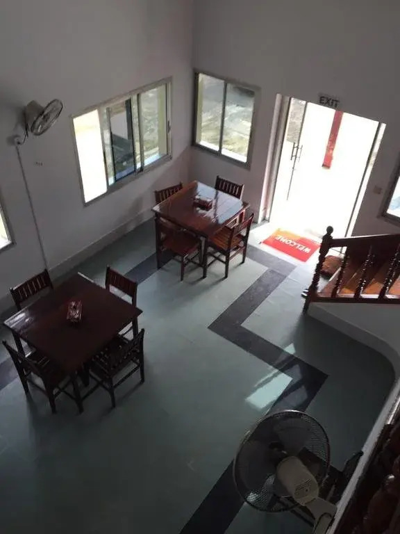 Dolphin Inn