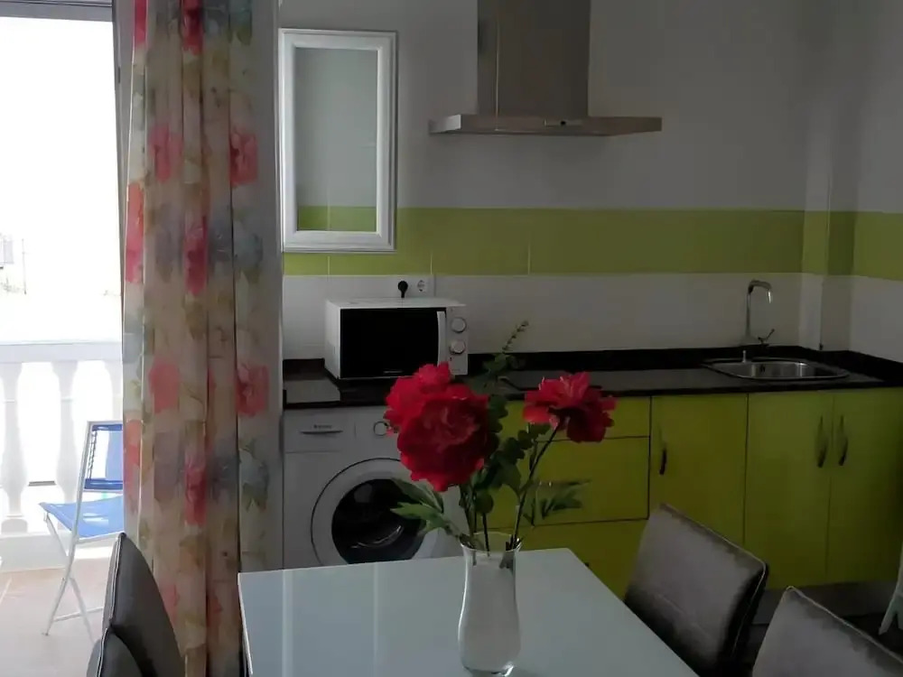 Apartamento con terraza cerca a la playa