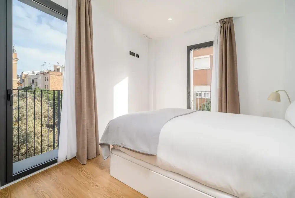 Limehome Barcelona Plaça Pirineus