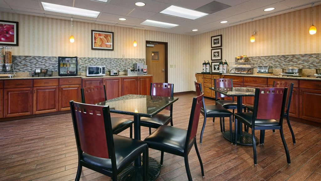 Best Western Plus Rama Inn & Suites