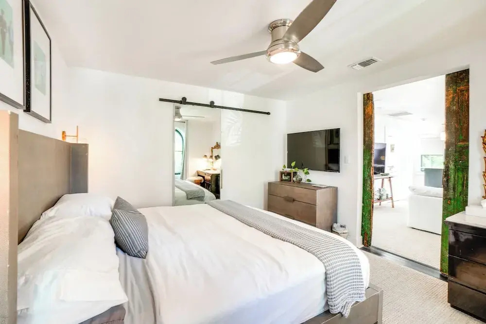 Chic Getaway in Desirable South Tampa District!