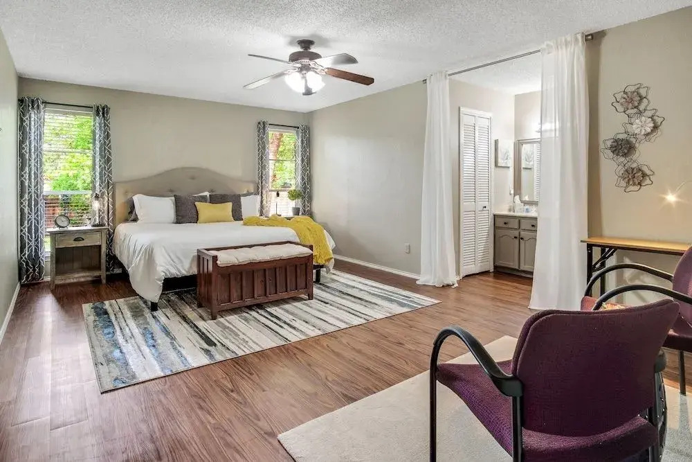 Cozy 3br Kid & Dog Friendly Home In Central Location! 3 Bedroom Home by RedAwning
