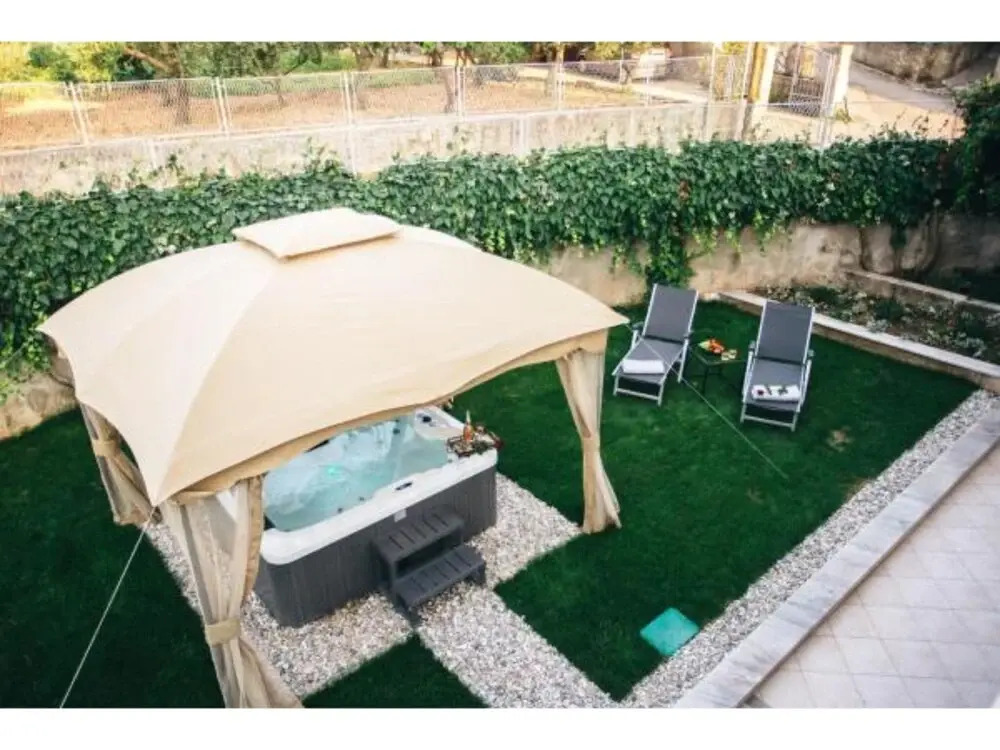Modern Villa Roko For 6 Persons With Whirpool In Trogir Near The Beach