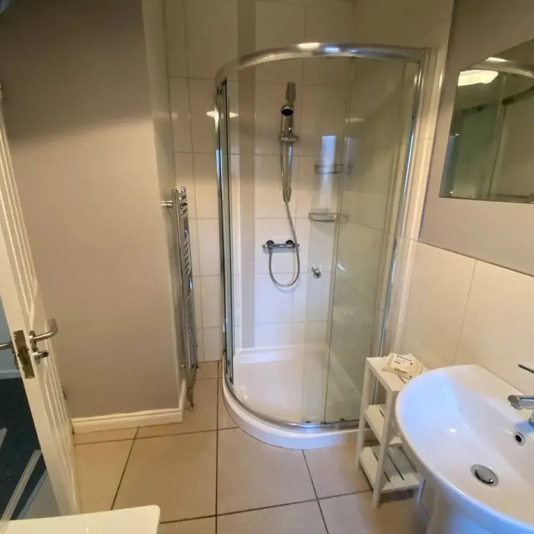 Warm Cozy 2BR House Ormeau Road