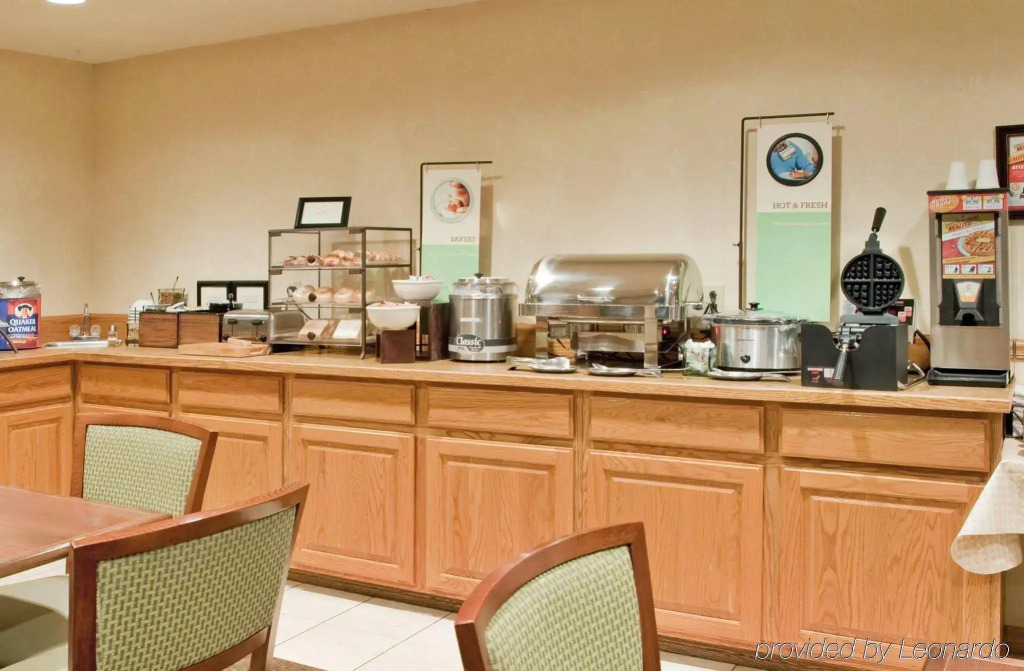 Country Inn & Suites by Radisson, Nevada, MO