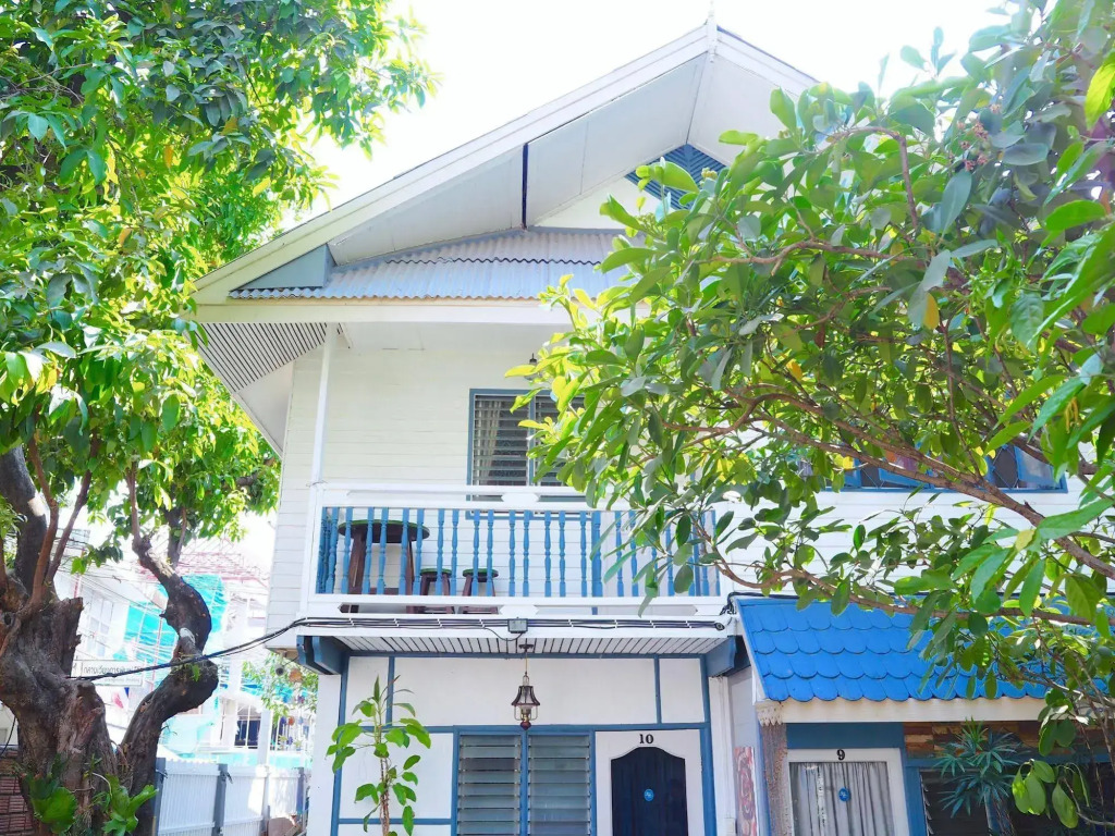 Stay With Me Guesthouse