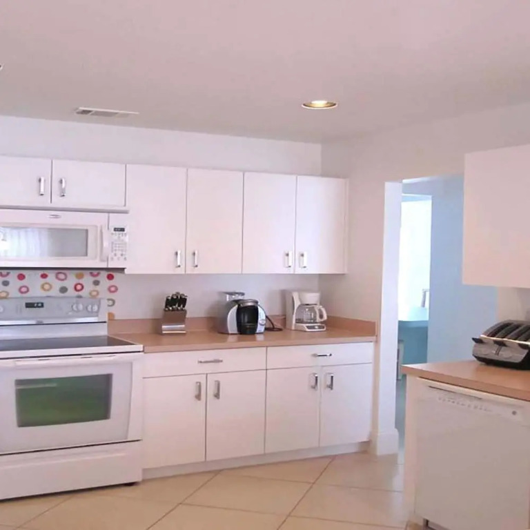 Altaira - Top Location Lake View Pool Spa4 Bed