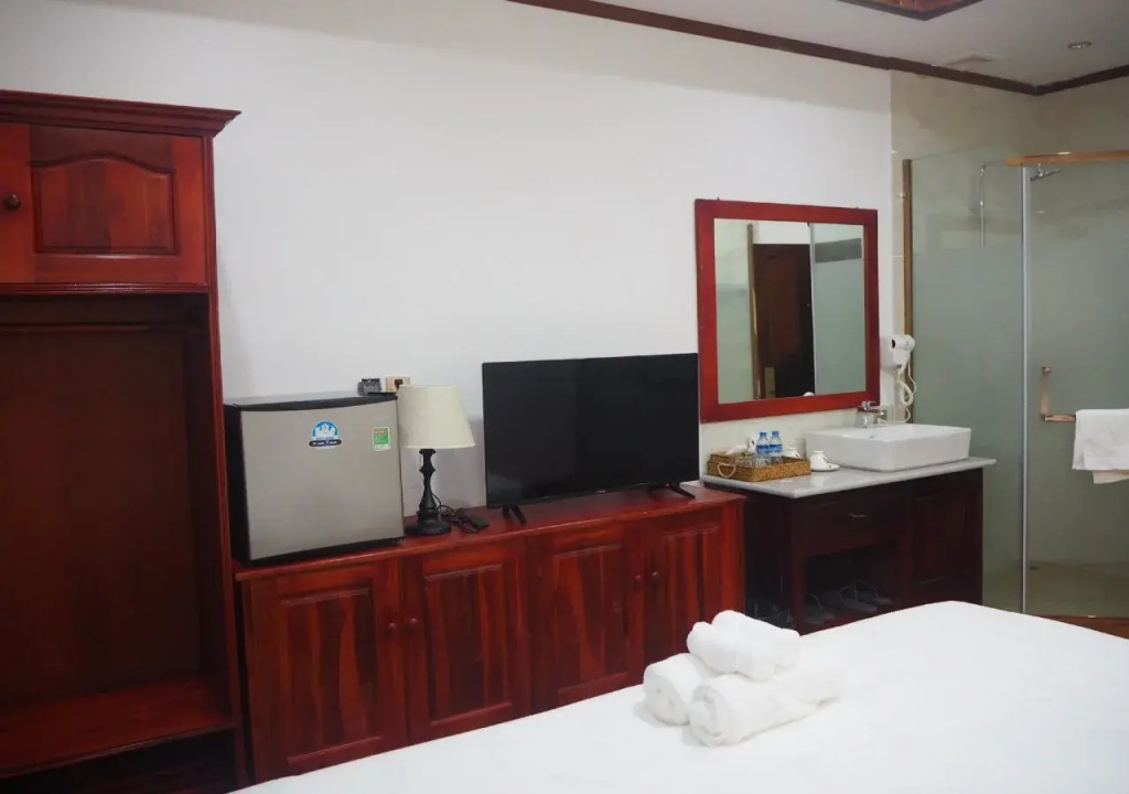 wisdom mystery Hotel