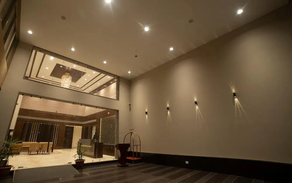HOTEL RAJHANS ABHINANDAN