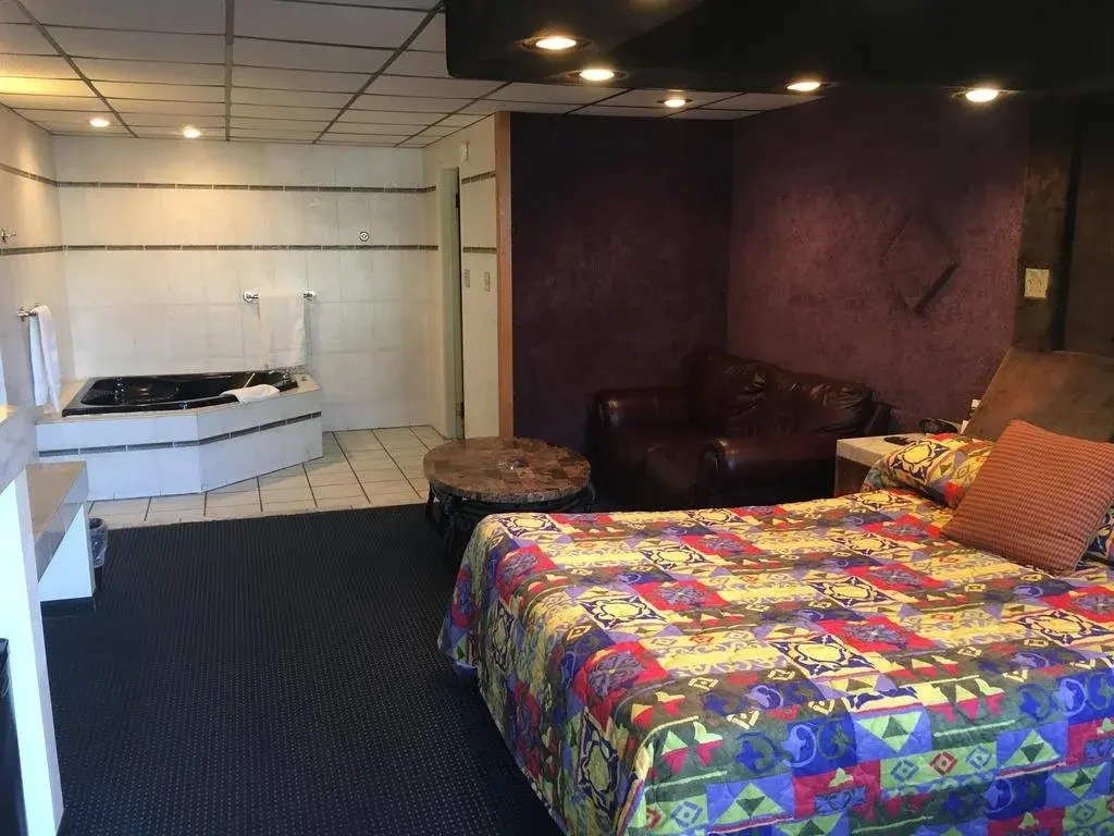Midway Inn & Suites