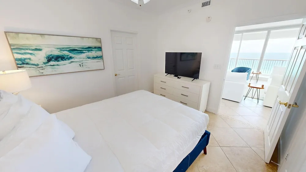 Oceania 807 3 Bedroom Condo by RedAwning
