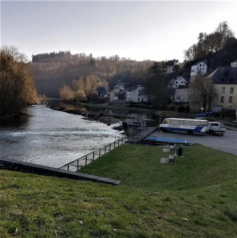 Un logis au 13 Faubourg de France à Bouillon à 50m de la Semois
