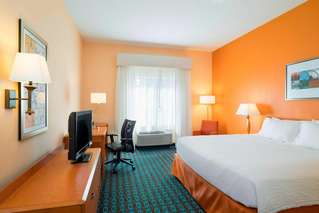 Fairfield Inn & Suites by Marriott State College