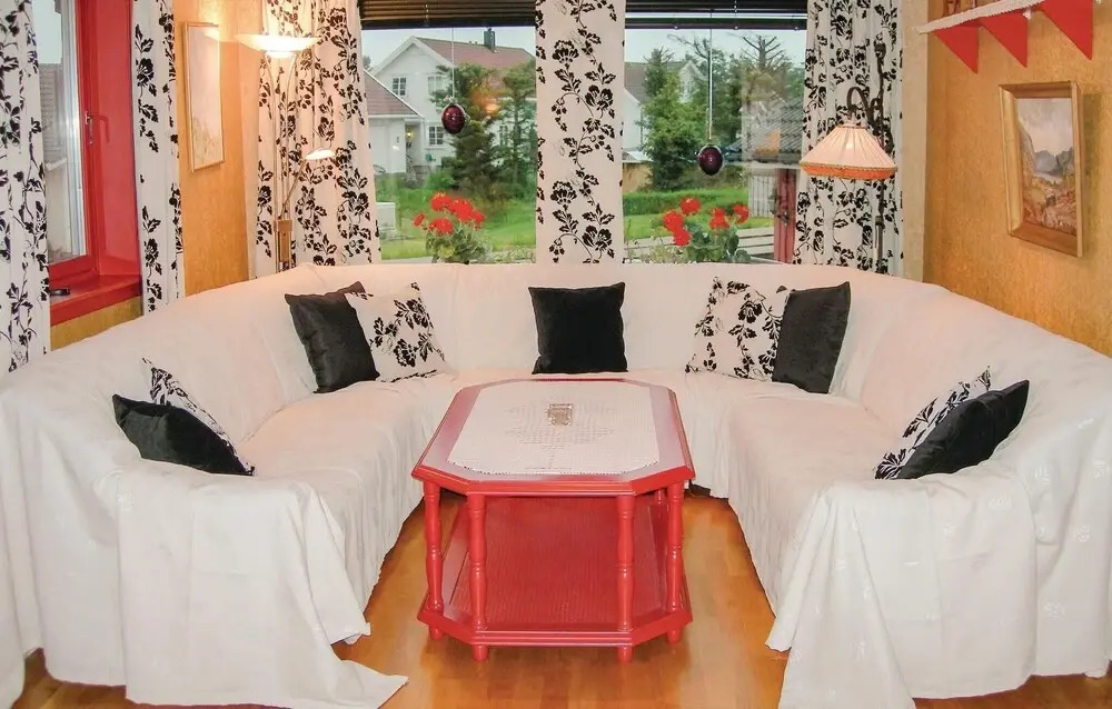 5 Bedroom Awesome Home In Borhaug