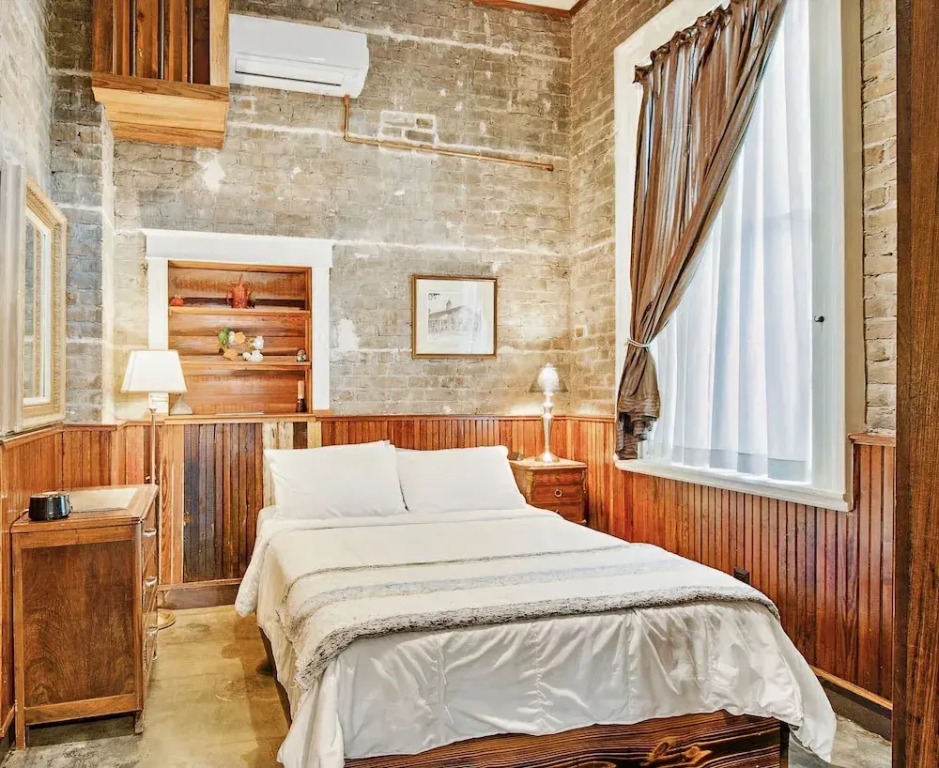 Inn at the Old Jail