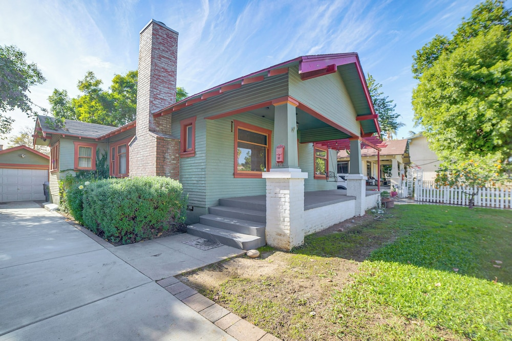 Home 1/2 Mi to Dtwn Riverside: Families Welcome!
