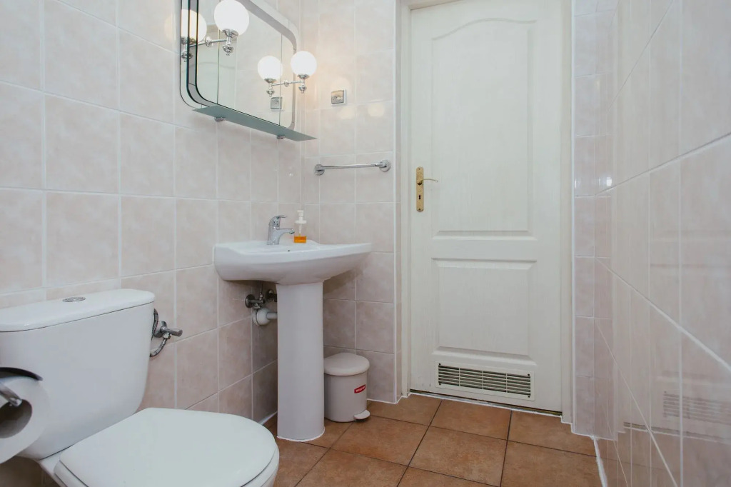 Lucka Rooms - My Sweet Lord B24.4