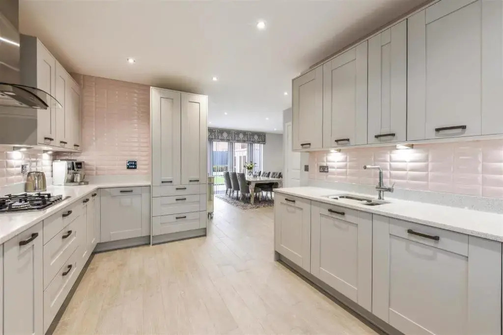 Luxury 4 Bedroom Detached House