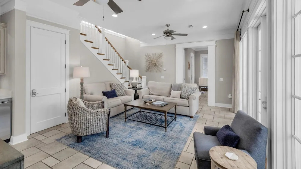 Private Splash Pool + Carriage House, 1 House to Beach w/ Beach Chair Setup!