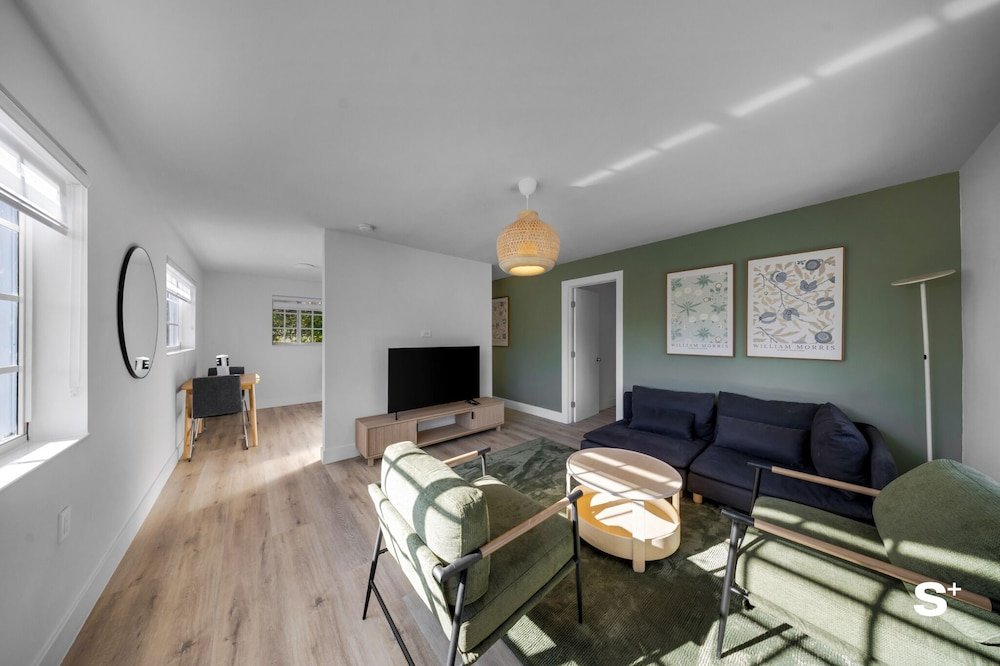 Miami Retreat 1-BD - Parking and Gym