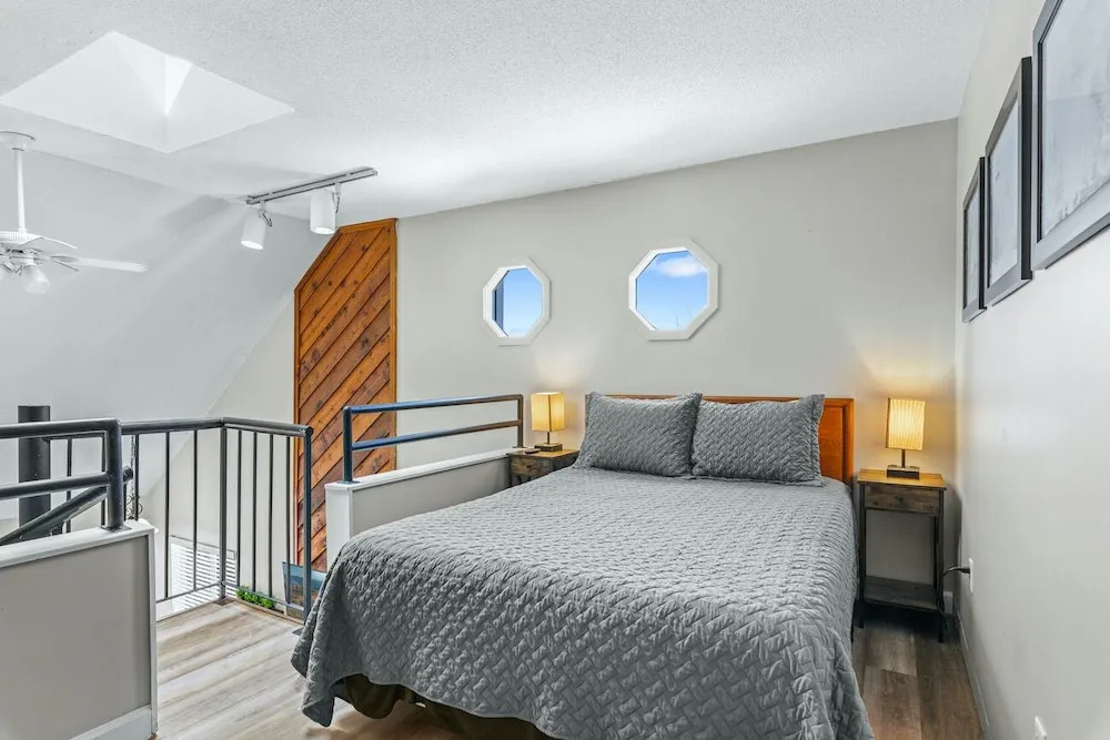 The Loft Picturesque Condo for 6 w/ Epic Views!
