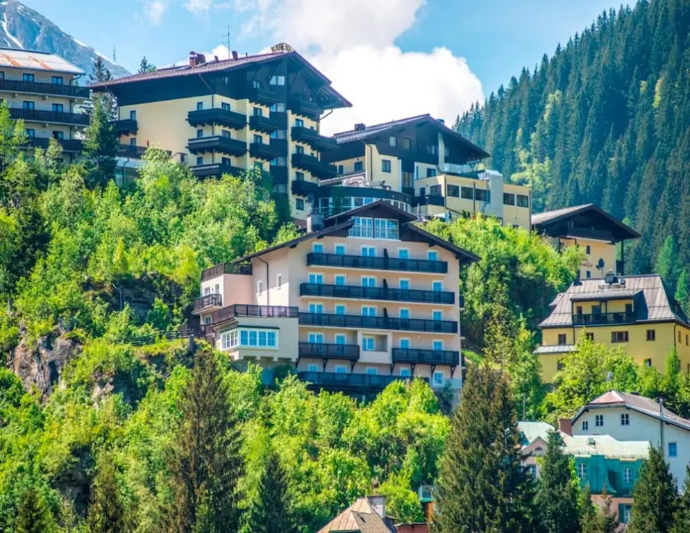 Apartment Bad Gastein Near Ski Slopes
