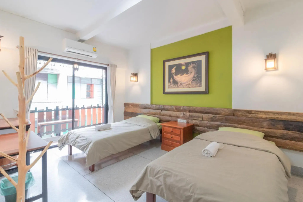 Banthat Thong Hostel